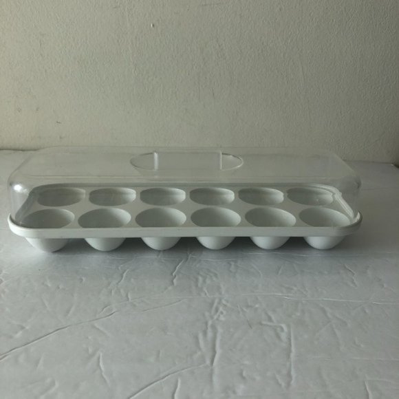 12 Eggs container White w clear cover with handle - Picture 3 of 8